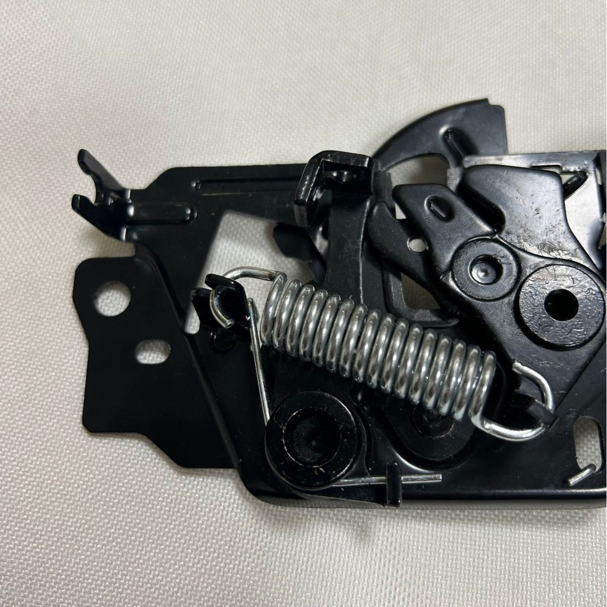 Tesla Model 3 car parts front hood lock block 1033011-00-G