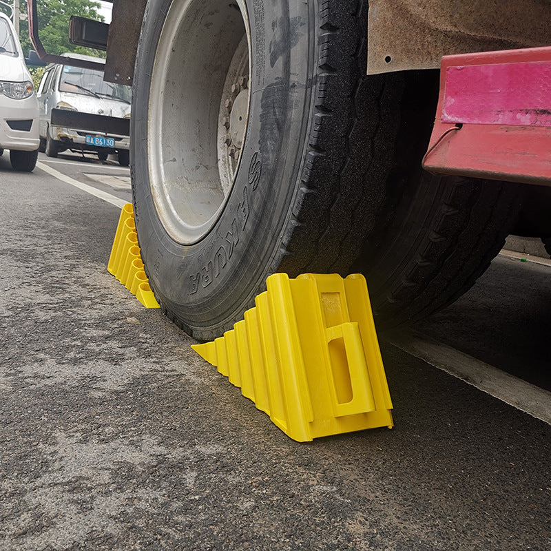 Portable car anti-rollaway barrier, triangular wooden wheel stop, car tire rubber parking space stop