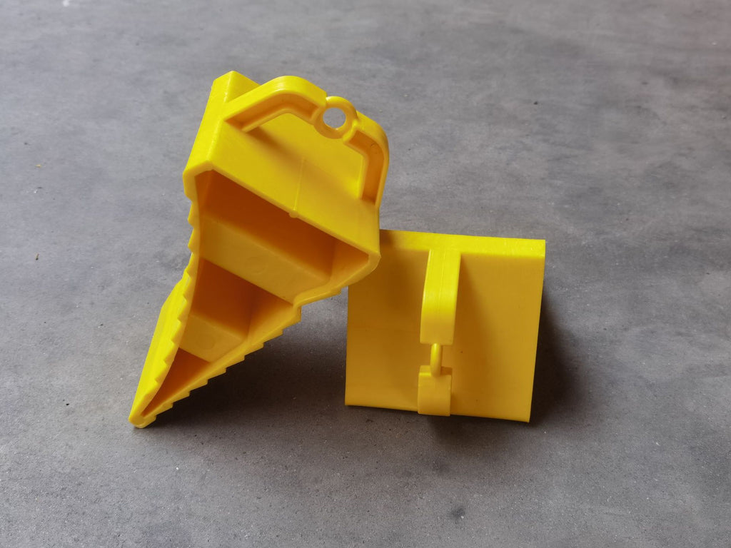 Portable car anti-rollaway barrier, triangular wooden wheel stop, car tire rubber parking space stop