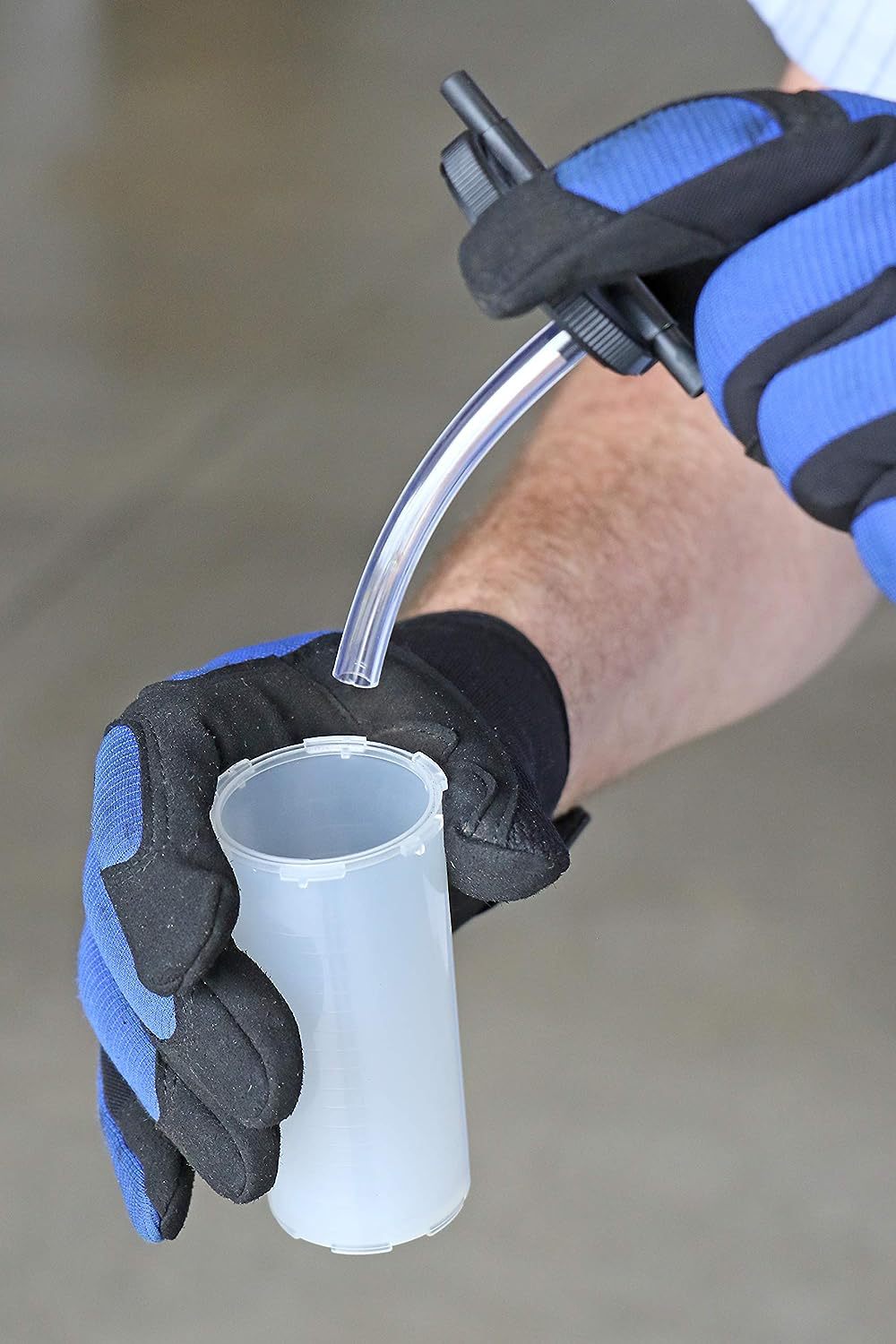 Manual vacuum oil pump test kit, pistol-type pressure tester, vacuum gauge, brake fluid discharge test.